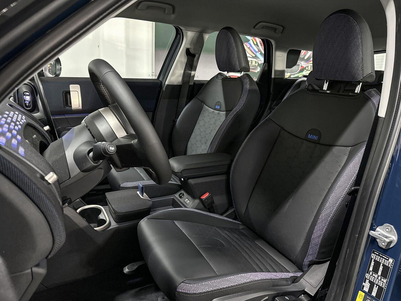 Mini COUNTRYMAN E | Classic uitvoering | Pakket XS | 19"JCW Runway Spoke Jet Black | Selections