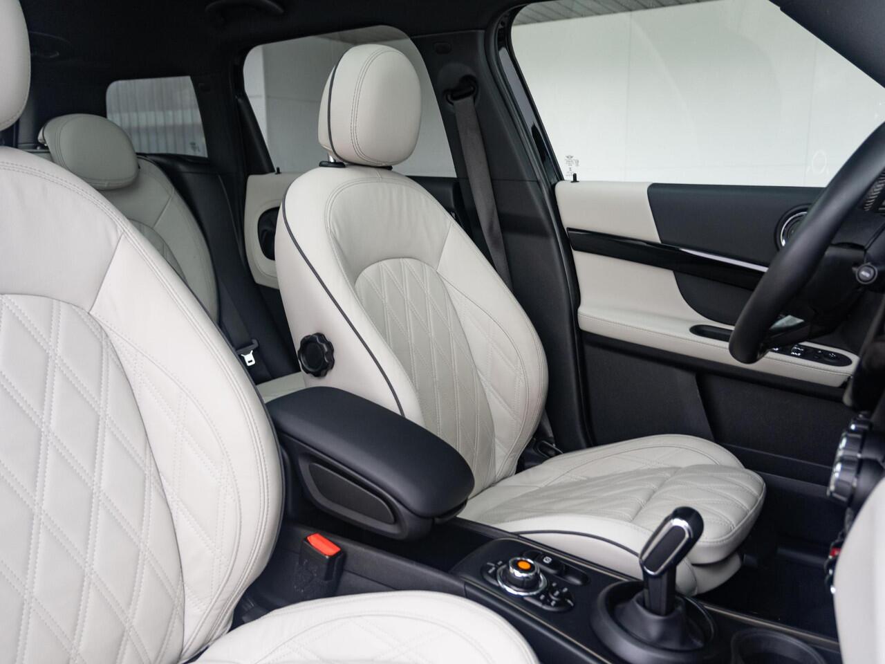 Mini COUNTRYMAN Cooper Aut. Chili + Serious Business + Chester leder + Glazen Panoramadak