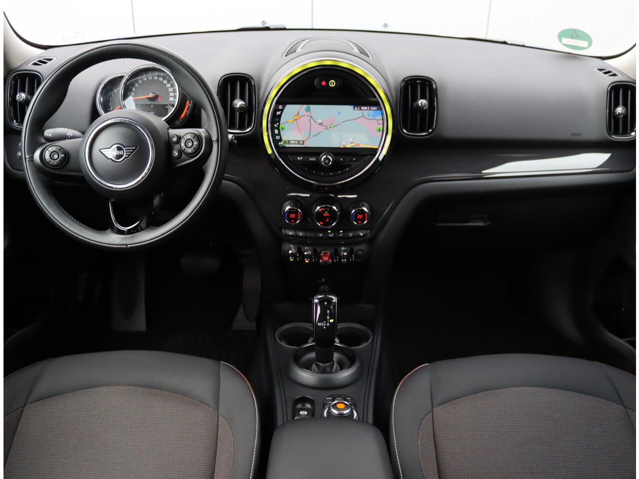 Mini COUNTRYMAN 1.5 Cooper | Navigatie | Harman/Kardon | Stoelverwarming | 17"