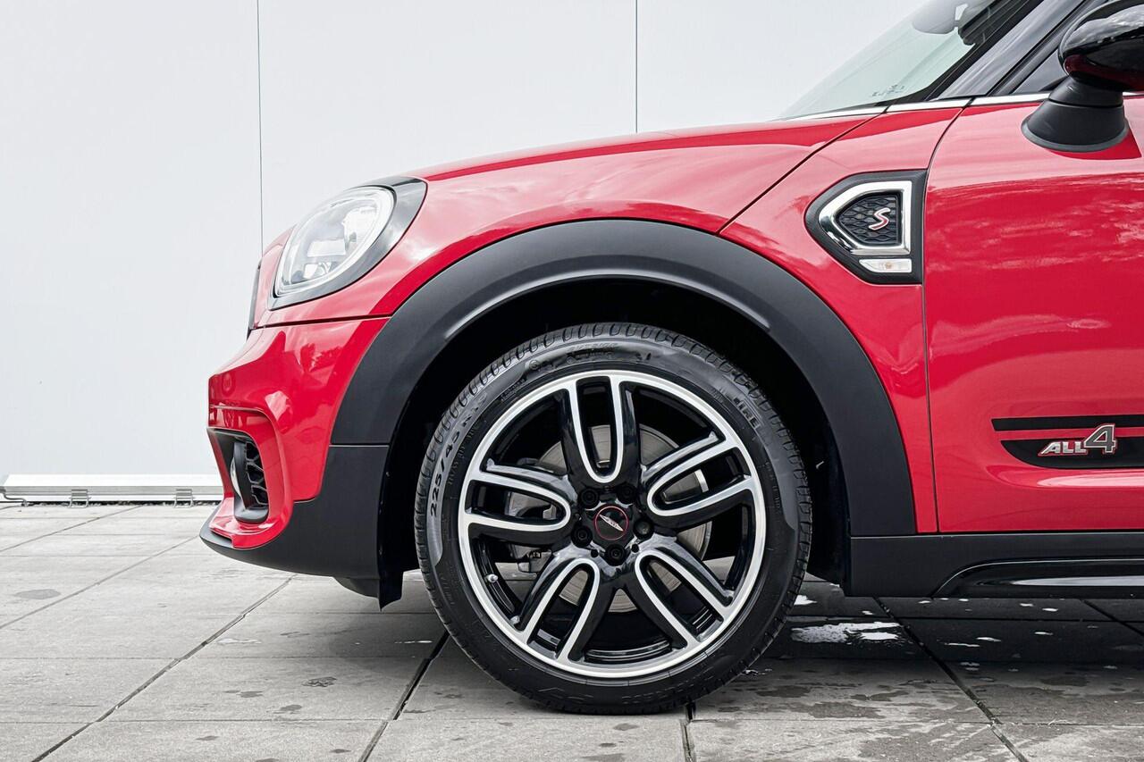 Mini COUNTRYMAN Cooper S Glazen panoramadak / JCW Pakket / 19'' / LED-koplampen met uitgebreide functies / Klasse 3 Alarm / Navigatie / Selections