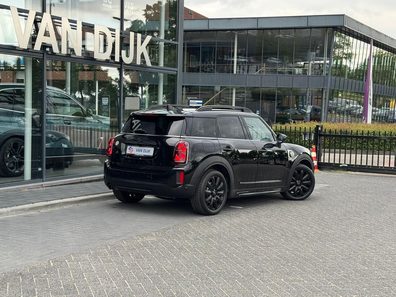 Mini COUNTRYMAN Mini Cooper S E ALL4 Yours Leder pano.dak Elek.Stoelen Ada.Cruis control Head-up Apple Carplay Nav.Plus Camera 18''LM Velgen