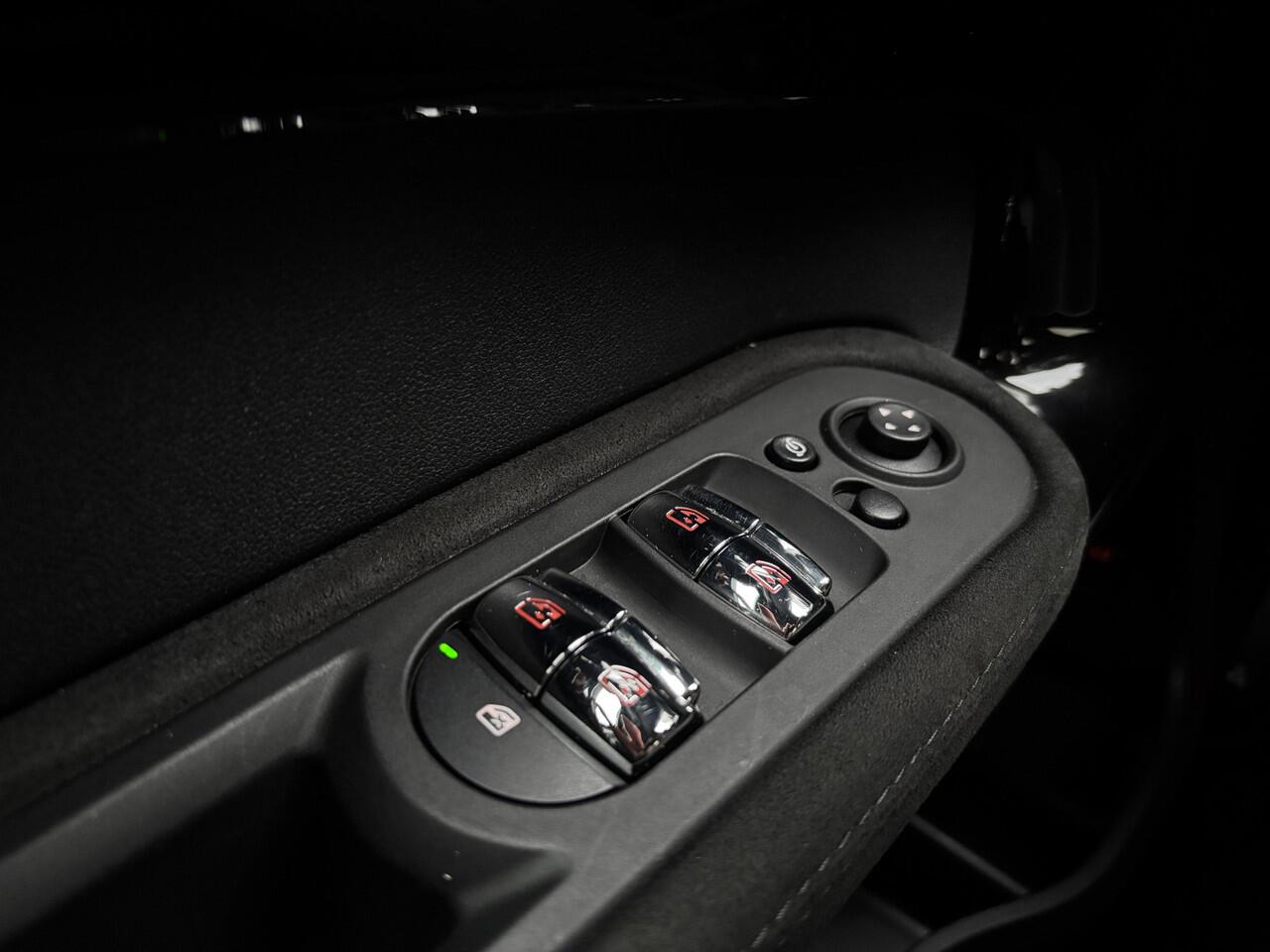 Mini COUNTRYMAN Mini 2.0 Cooper S December Actie van ¤26950 voor ¤25950 | Panoramadak | Leer | JCW | H&K | 19inch | HUD | Keyless |