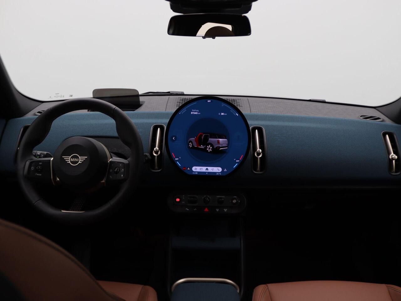 Mini COUNTRYMAN E Favoured + Pakket M + Stuurwielrand Verwarmd + Panoramadak + Driving Assistant + Head-Up Display + 19''