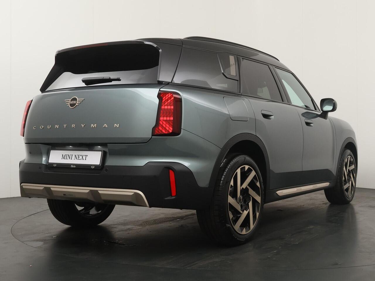 Mini COUNTRYMAN C Favoured XL | Head-Up | Trekhaak | Stoel-stuurverwarming |