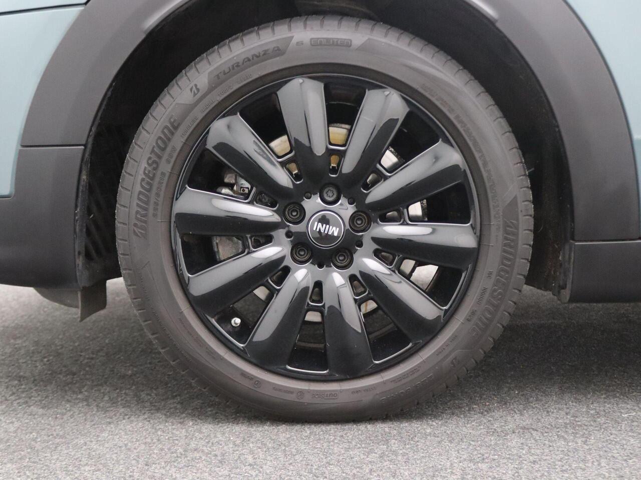 Mini COUNTRYMAN Cooper S Classic + Comfort Plus Pakket + Driving Assistant Pakket + Stuurwielrand Verwarmd + Panoramadak + Sportstoelen + LED + 18''