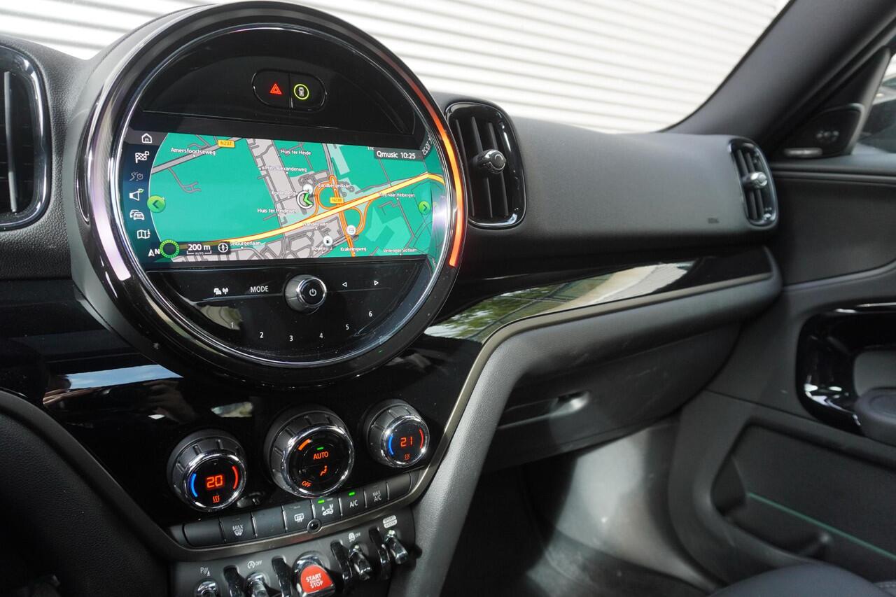 Mini COUNTRYMAN C Chili | Serious Business | Glazen panoramadak | Harman-Kardon sound system | Piano Black Exterior pack