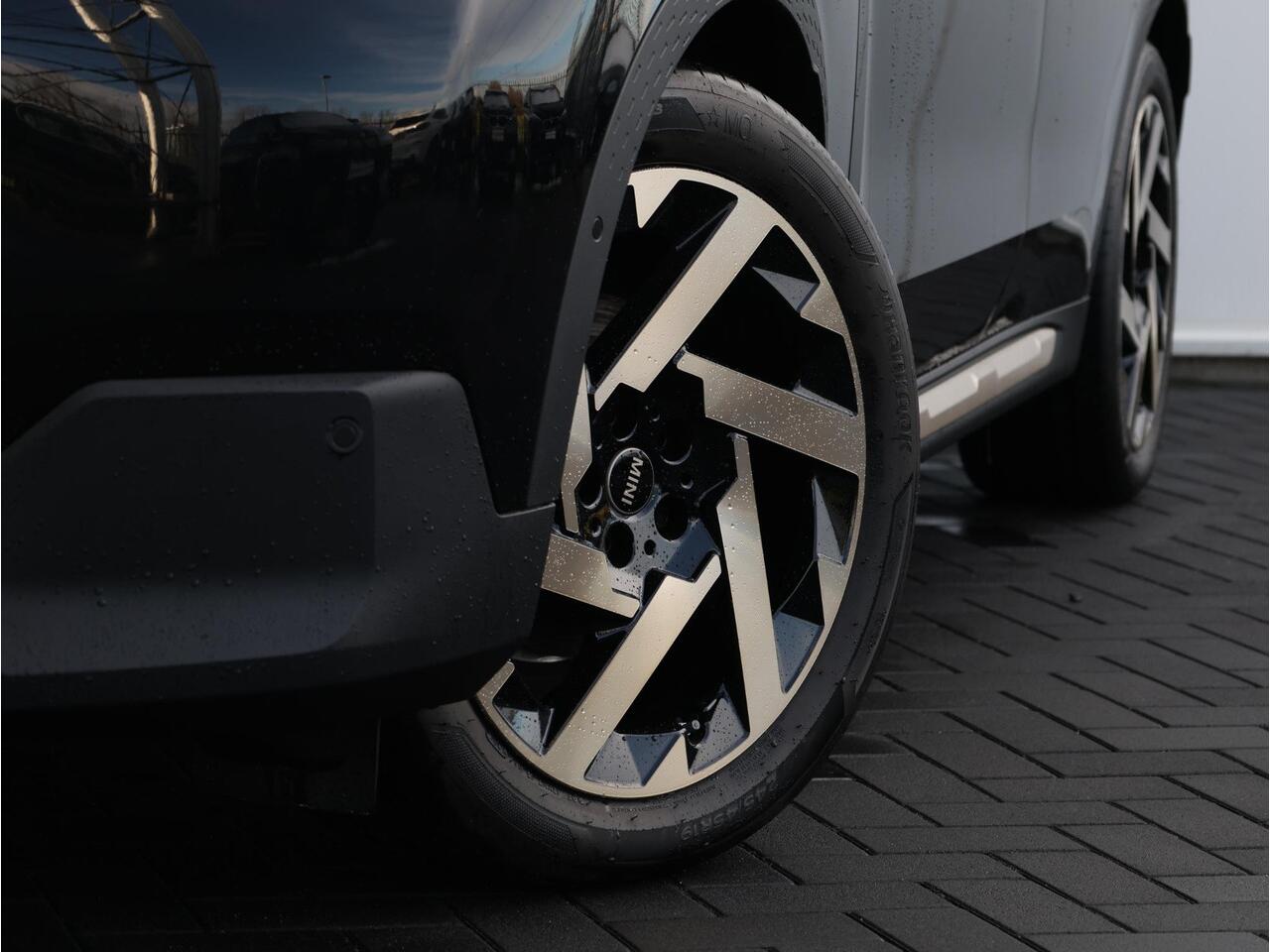 Mini COUNTRYMAN Mini E John Cooper Works L 66.5 kWh Stuurwiel verwarmd/ Comfort Access/ Panoramadak/ Driving Assistant Plus/ Harman-Kardon/ Head-Up/ Stoelverwarming