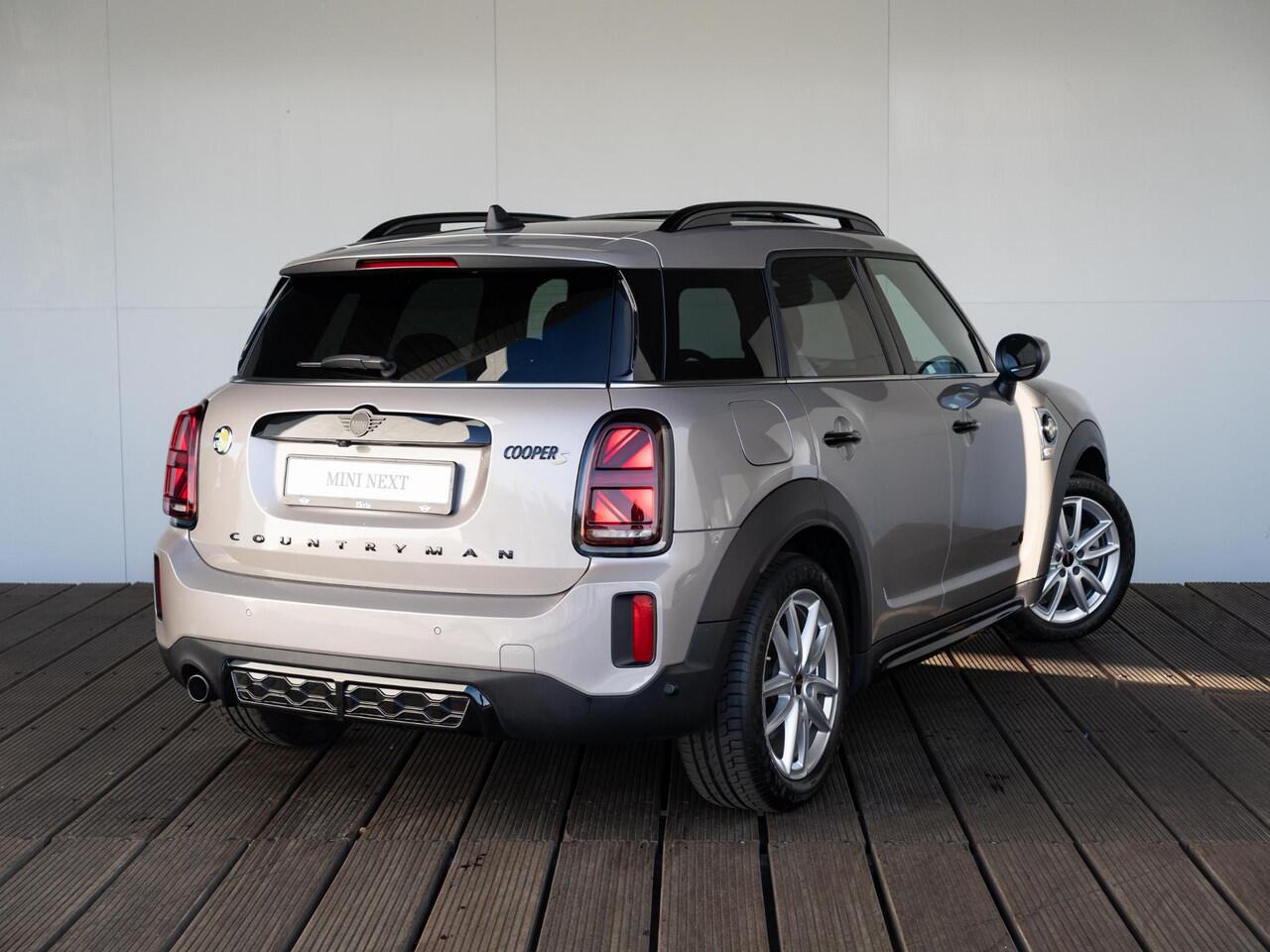 Mini COUNTRYMAN Cooper S E ALL4 John Cooper Works + Glazen panoramadak + Achteruitrijcamera + Comfort Access + Harman-Kardon