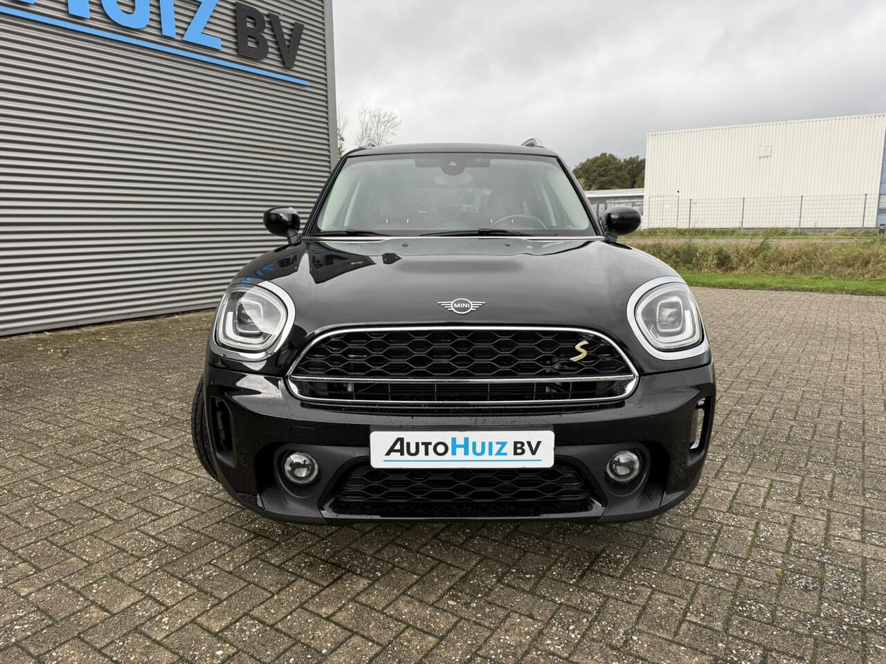 Mini COUNTRYMAN Mini 2.0 Cooper S E ALL4 Classic Leer Cruise Control Navigatie Carplay PDC Stoelverwarming Voorruitverwarming