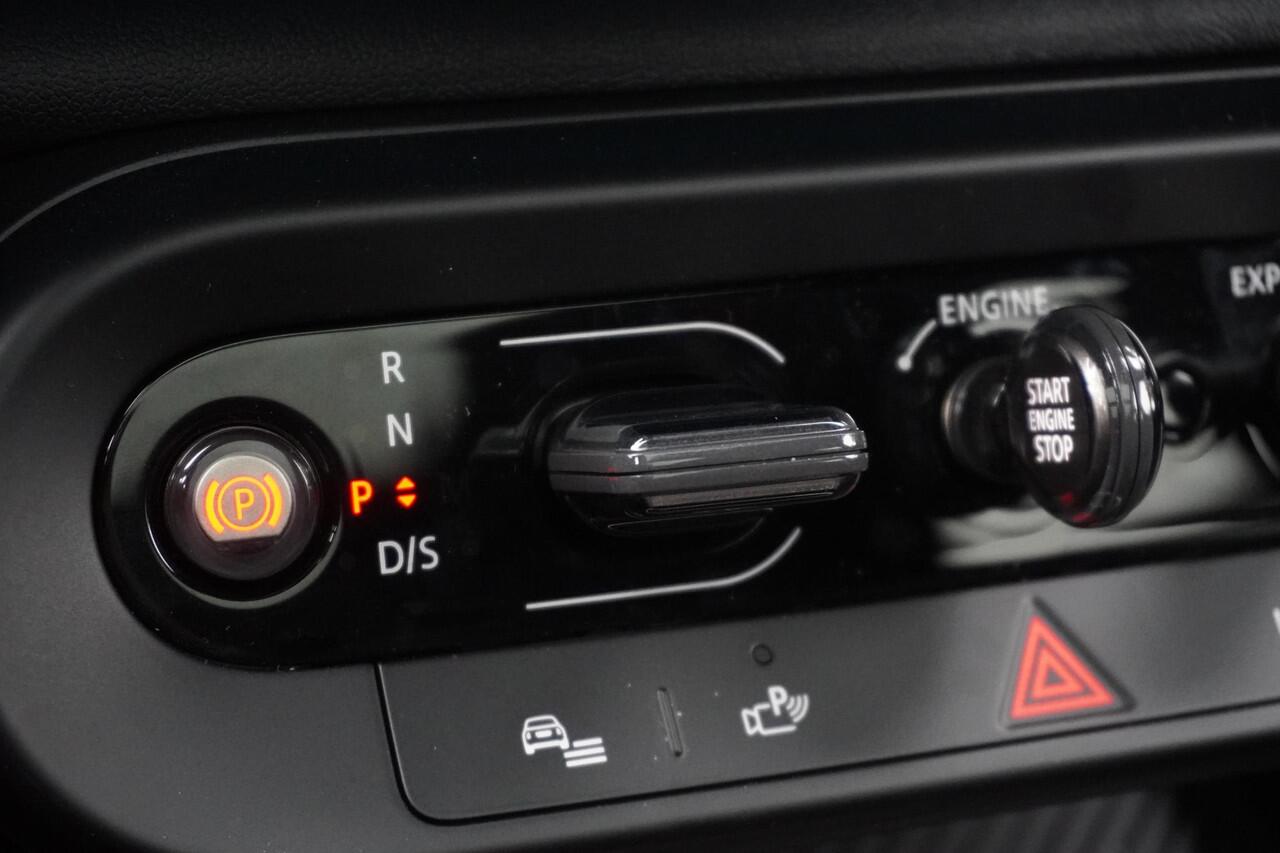 Mini COUNTRYMAN C John Cooper Works Uitvoering | Pakket XL | Glazen panoramadak | Trekhaak met elektrisch wegklapbare kogel | Driving Assistant Professional