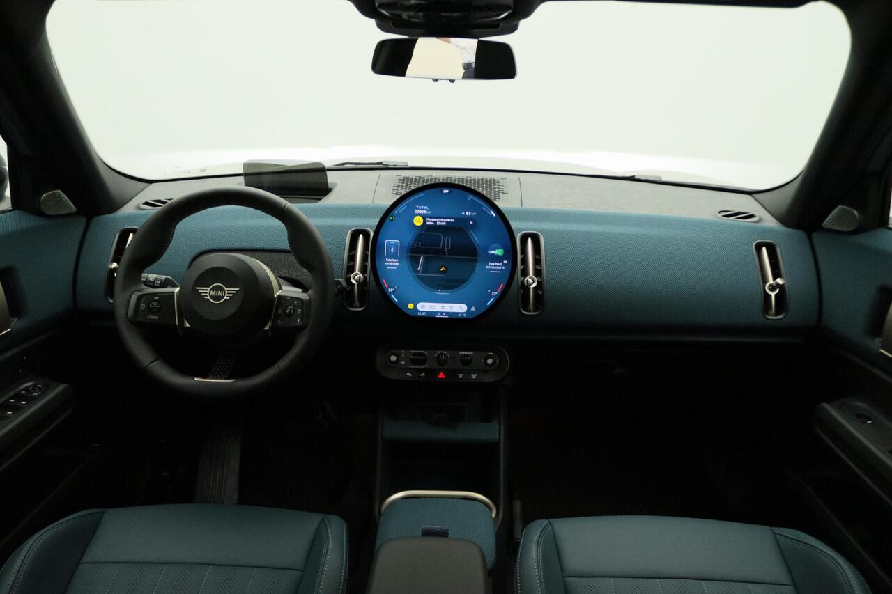 Mini COUNTRYMAN SE ALL4 Favoured + Pakket L + Glazen panoramadak + Driving Assistant Plus + Parking Assistant Plus + Harman Kardon + Elektrisch verwarmde voorstoelen + 19''
