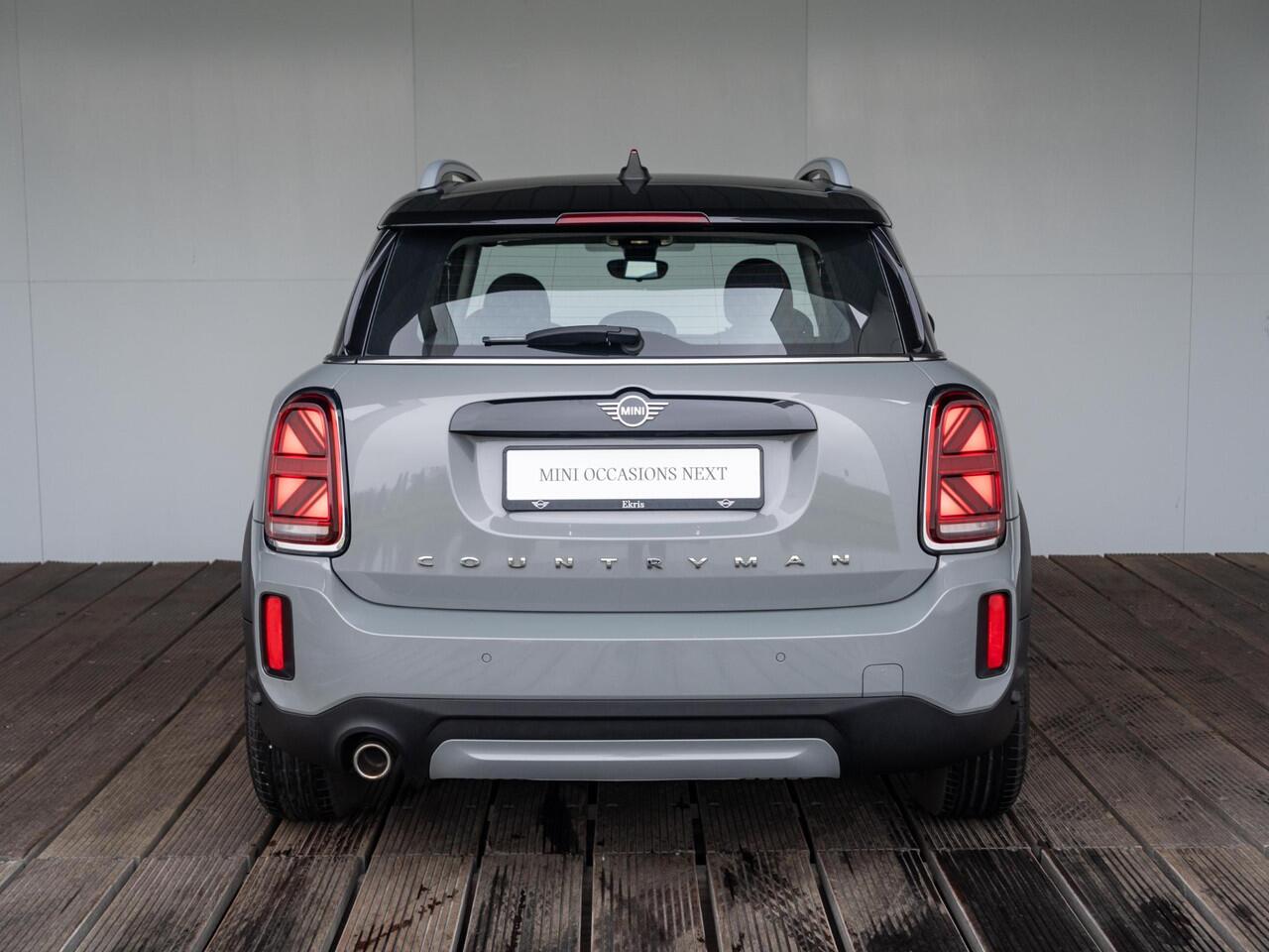 Mini COUNTRYMAN Cooper Aut. Navigatie Plus pakket + Stoelverwarming + Trekhaak