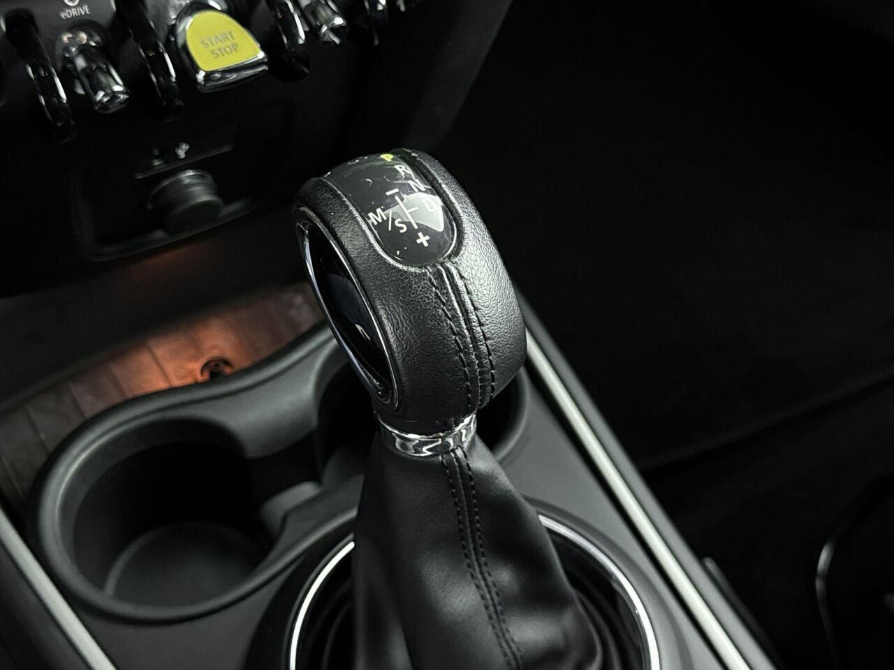 Mini COUNTRYMAN Mini 2.0 Cooper S E ALL4 220PK | Head-up display | Achteruitrijcamera | Stoelverwarming | Leder | Navigatie | Keyless | Afneembare Trekhaak