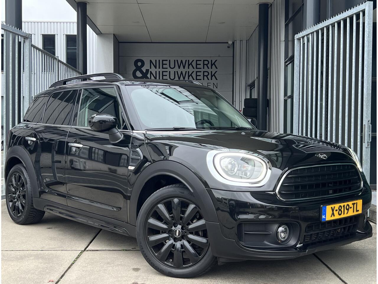 Mini COUNTRYMAN Mini 1.5 Cooper Business Edition | LEDER | CARPLAY | CRUISE CONTROL | CLIMATE CONTROL | STOELVERWARMING | LMV 18'' | KEYLESS | LED | BLUETOOTH | ALL-SEASON BANDEN