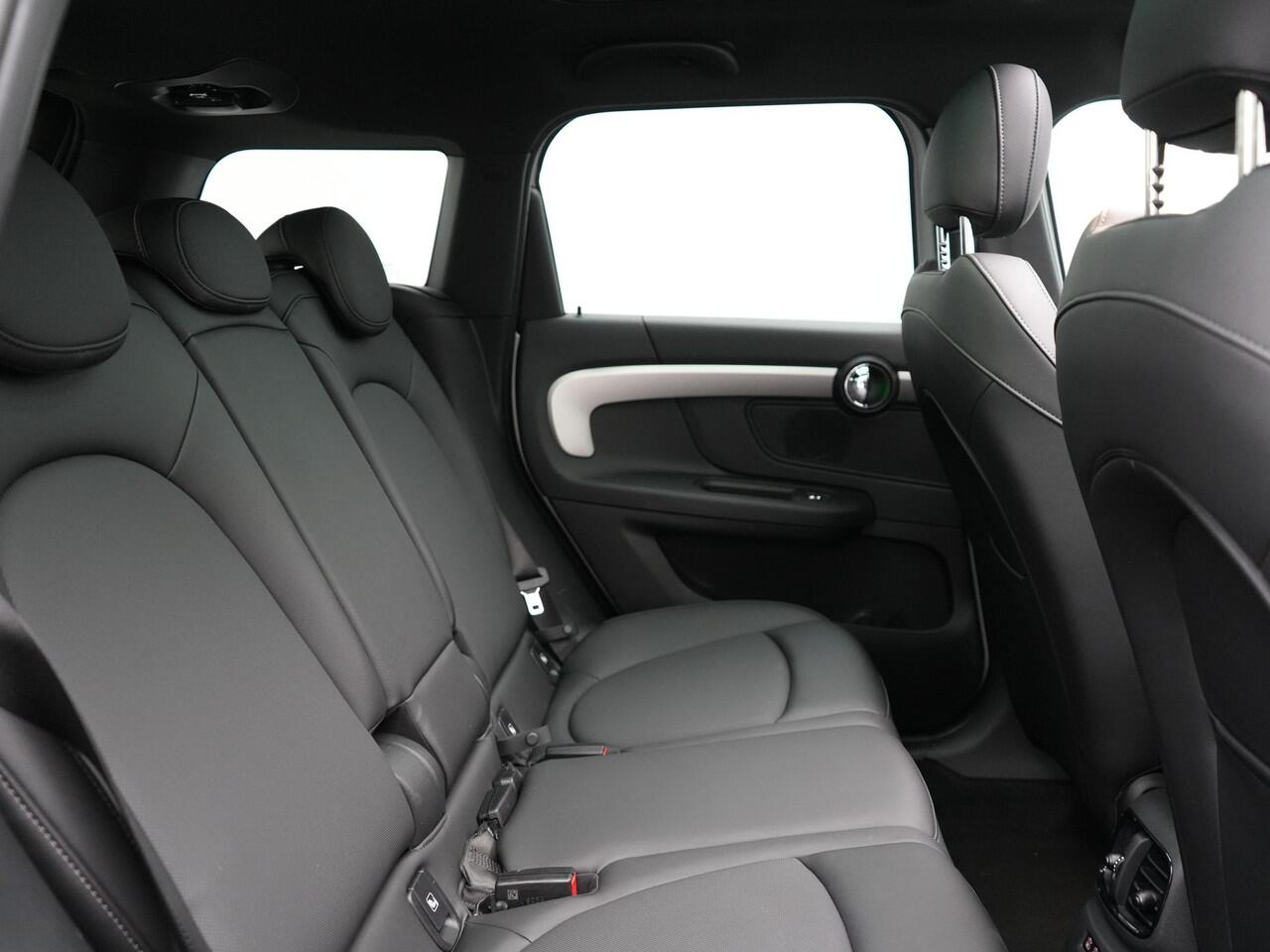 Mini COUNTRYMAN 2.0 Cooper S E ALL4 MINI Yours 225pk Dealer O.H PHEV | Panodak | Head Up | Adaptive Cruise | Lederen Sportstoelen Memory & Verwarmd | Camera | Apple Carplay | Navigatie | Keyless | Virtual | DAB |