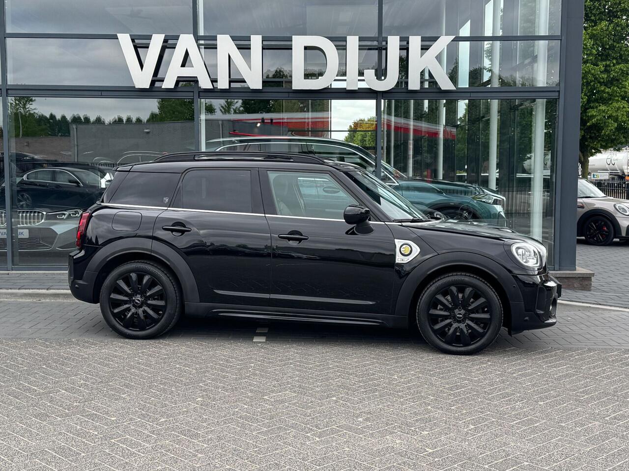 Mini COUNTRYMAN Mini Cooper S E ALL4 Yours Leder pano.dak Elek.Stoelen Ada.Cruis control Head-up Apple Carplay Nav.Plus Camera 18''LM Velgen