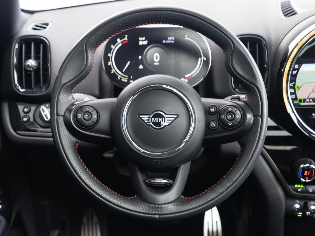 Mini COUNTRYMAN Cooper Aut. Business Edition + JCW pakket + Harman Kardon + Stoelverwarming + Glazen Panoramadak
