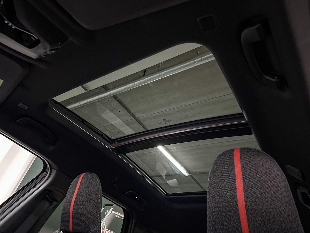 Mini COUNTRYMAN John Cooper Works All4 | Pakket XL | Panorama dak | 20" John Cooper Works Flag Spoke 2-tone