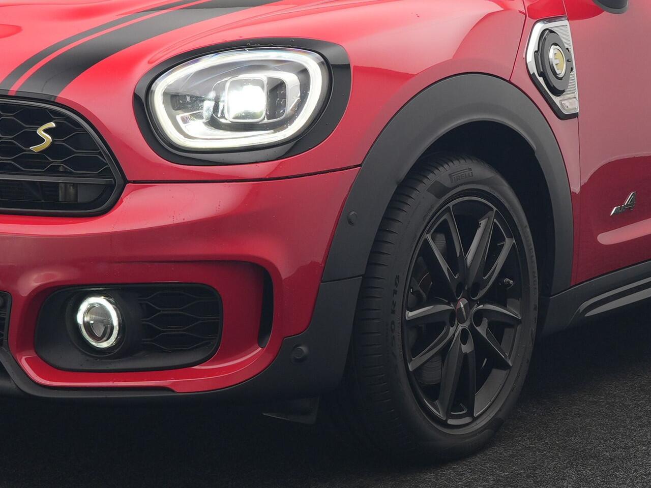 Mini COUNTRYMAN 2.0 Cooper S E ALL4 JCW Plug In Hybrid 220pk Dealer O.H PHEV | Panodak | JCW Alcantara Sportstoelen Verwarmd | Head Up | Camera | Apple Carplay | Cruise Control | Keyless | Virtual | Navigatie | DAB |