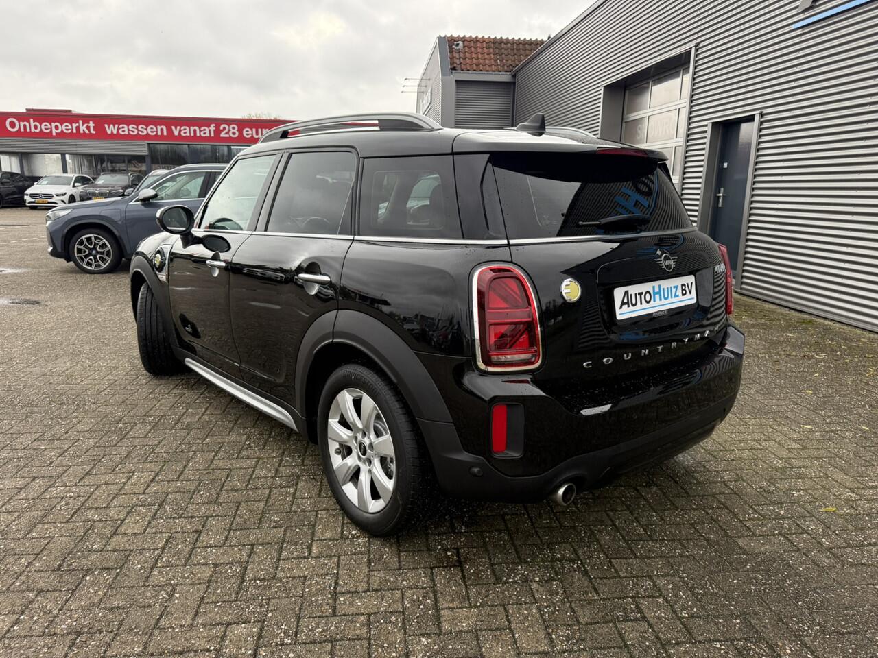 Mini COUNTRYMAN Mini 2.0 Cooper S E ALL4 Classic Leer Cruise Control Navigatie Carplay PDC Stoelverwarming Voorruitverwarming
