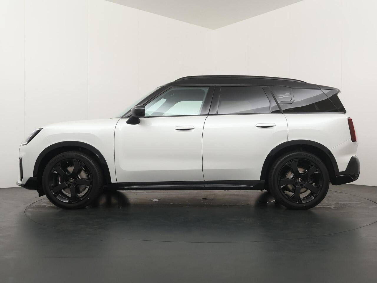 Mini COUNTRYMAN C JCW Trim | Pakket XL |Glazen Panoramadak|Trekhaak|Achteruitrijcamera|Head up display|