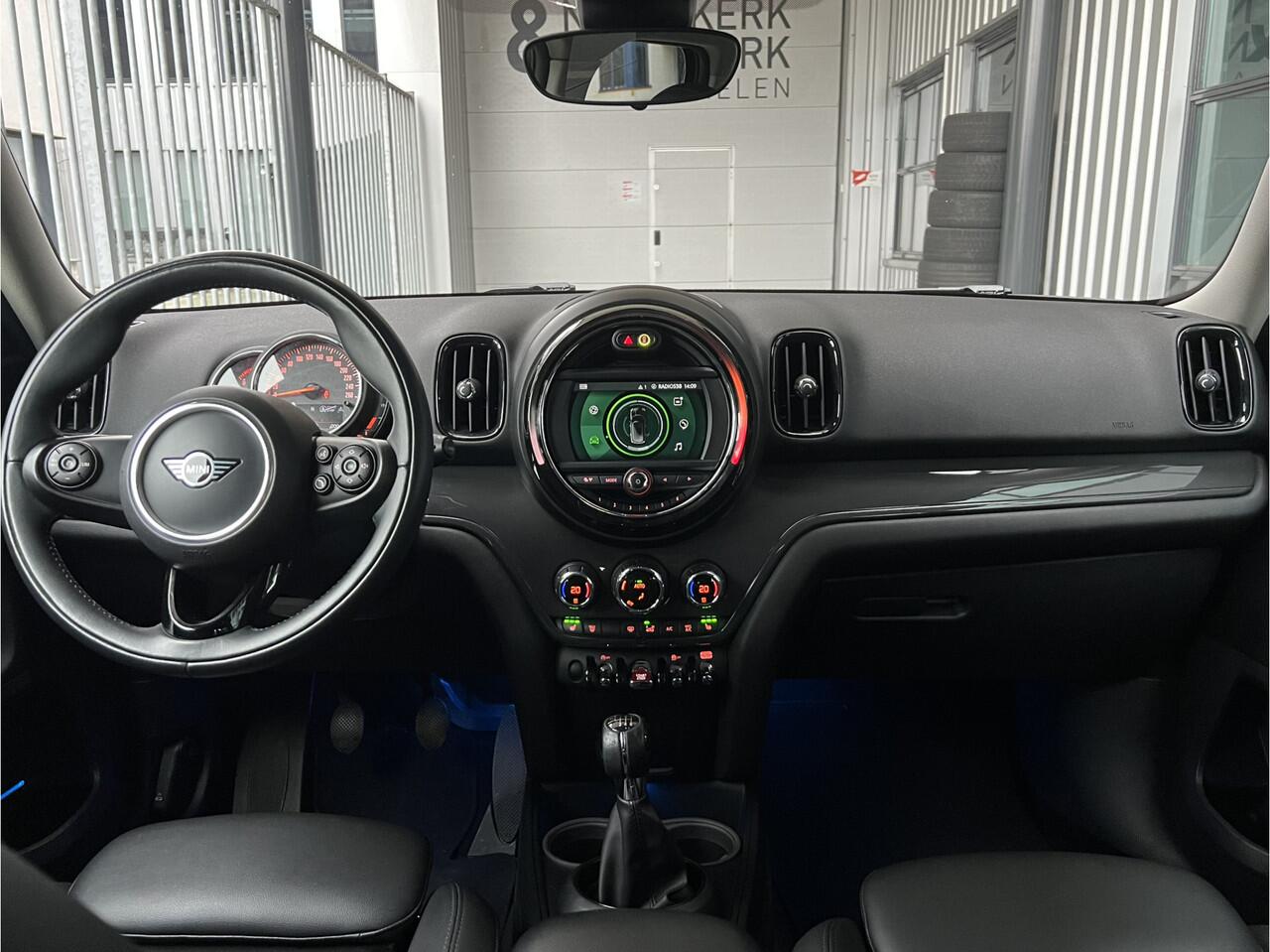 Mini COUNTRYMAN Mini 1.5 Cooper Business Edition | LEDER | CARPLAY | CRUISE CONTROL | CLIMATE CONTROL | STOELVERWARMING | LMV 18'' | KEYLESS | LED | BLUETOOTH | ALL-SEASON BANDEN