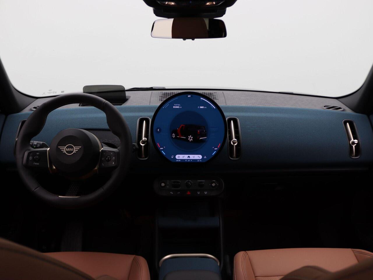 Mini COUNTRYMAN C Favoured Trim + Pakket L + Panorama dak + Harman Kardon + Camera + Led + 19''