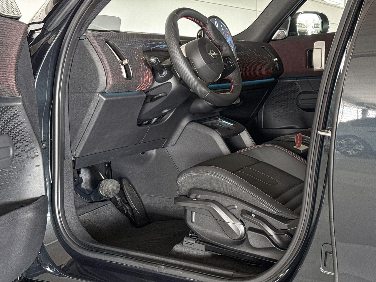 Mini COUNTRYMAN Electric E John Cooper Works M 66.5 kWh | Pakket M | Dak en spiegelkappen in Jetblack