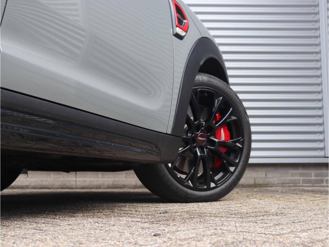 Mini COUNTRYMAN John Cooper Works ALL4 | MINI Excitement Pakket | Panodak | Harman Kardon | Achteruitrijcamera | Adaptief onderstel | Comfort Access | Head-Up | 19''LMV