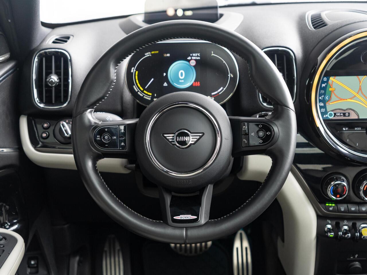 Mini COUNTRYMAN SE ALL4 JCW pakket | Glazen Panoramadak | Elektrisch verstelbare lederen stoelen | Stoel- en voorruitverwarming | Head-Up Display | Harman Kardon | Camera