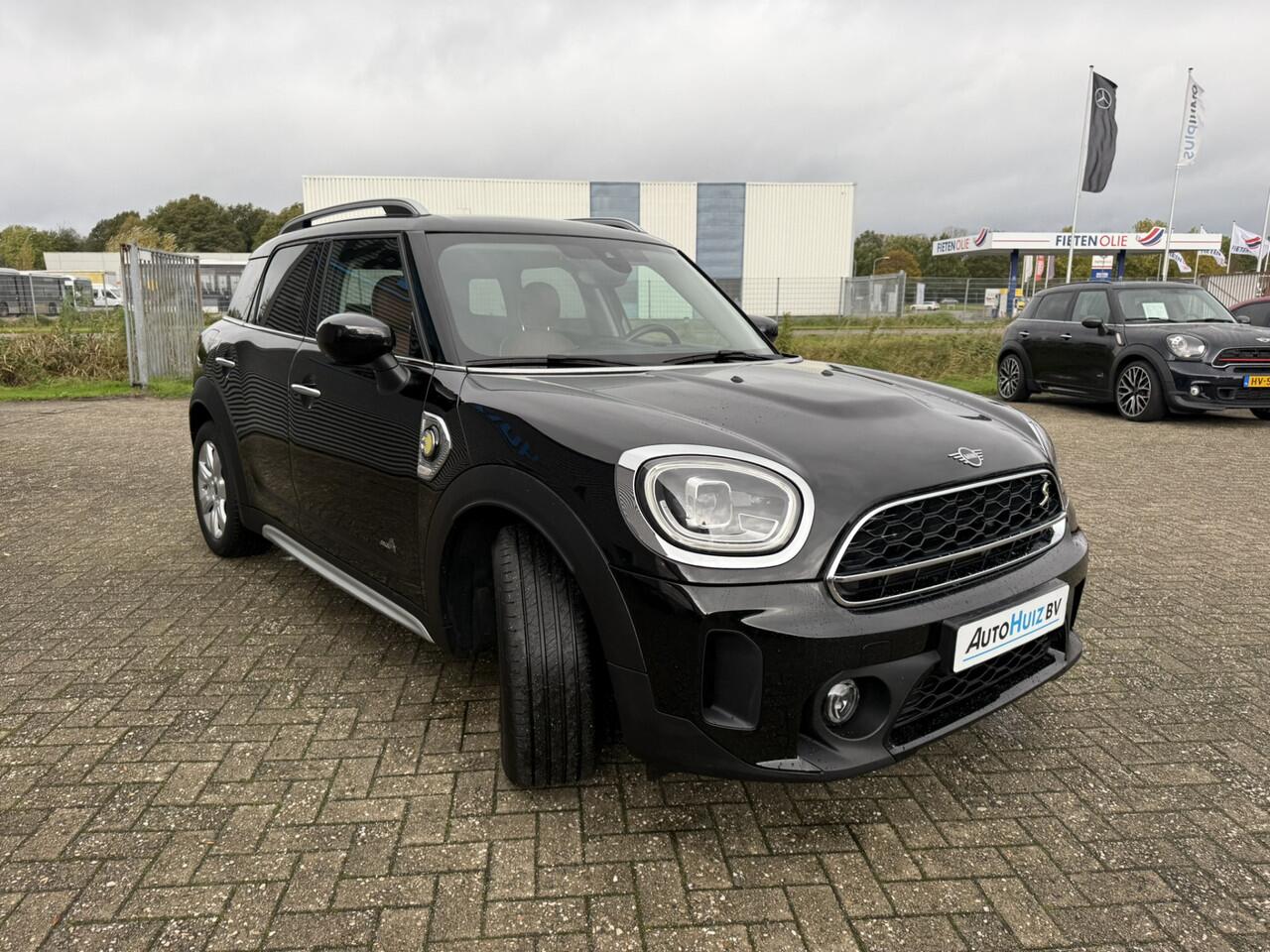 Mini COUNTRYMAN Mini 2.0 Cooper S E ALL4 Classic Leer Cruise Control Navigatie Carplay PDC Stoelverwarming Voorruitverwarming