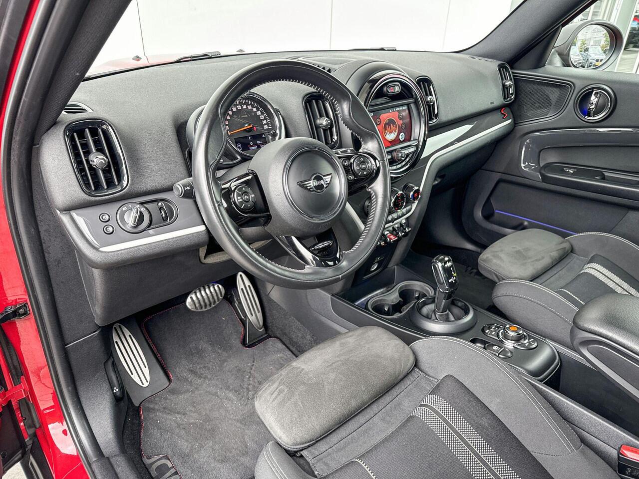 Mini COUNTRYMAN Cooper S Glazen panoramadak / JCW Pakket / 19'' / LED-koplampen met uitgebreide functies / Klasse 3 Alarm / Navigatie / Selections