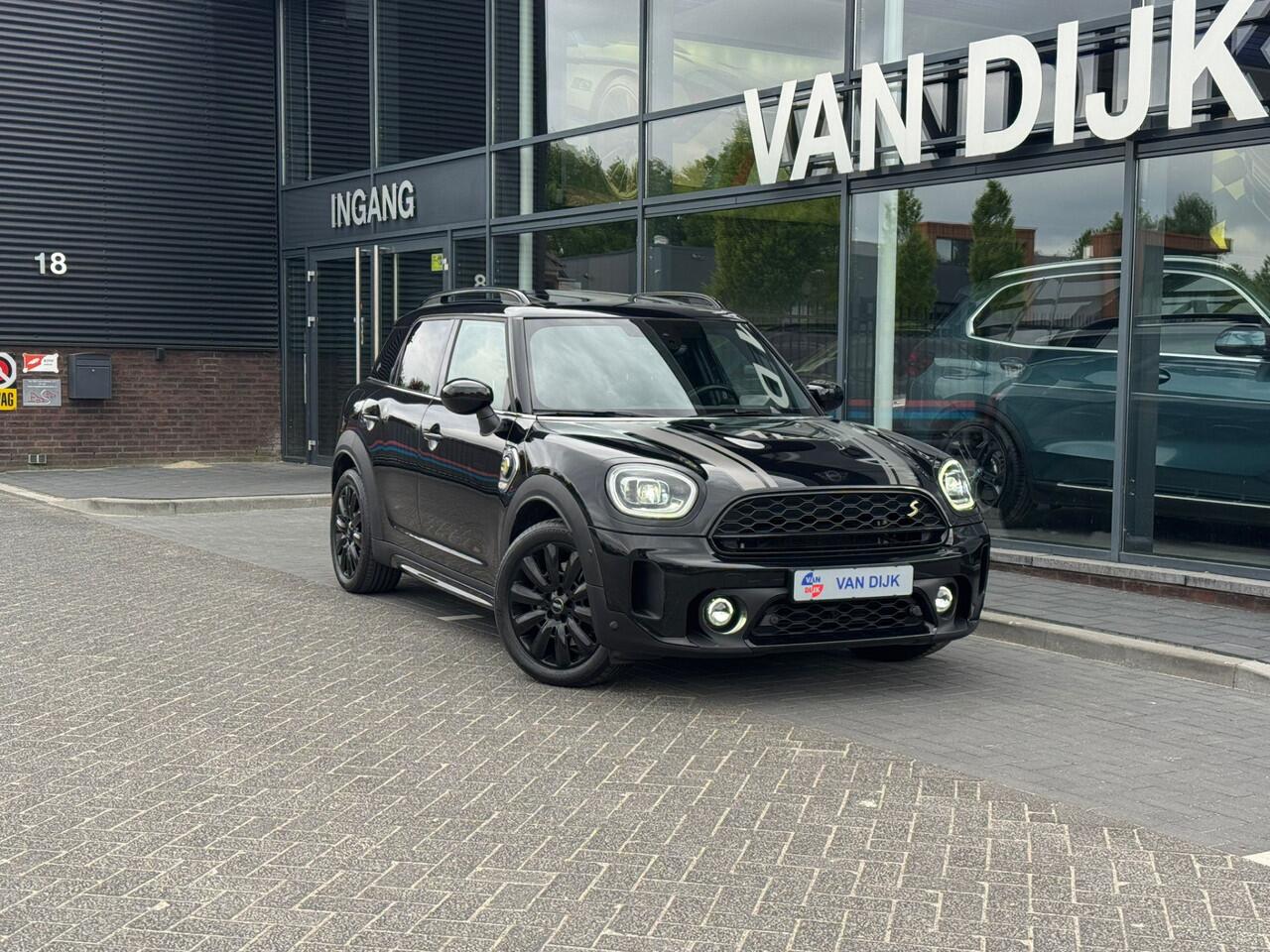 Mini COUNTRYMAN Mini Cooper S E ALL4 Yours Leder pano.dak Elek.Stoelen Ada.Cruis control Head-up Apple Carplay Nav.Plus Camera 18''LM Velgen