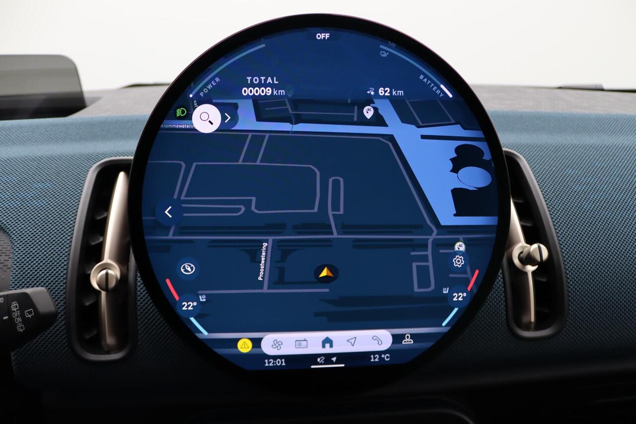 Mini COUNTRYMAN SE ALL4 Favoured + Pakket L + Glazen panoramadak + Driving Assistant Plus + Parking Assistant Plus + Harman Kardon + Elektrisch verwarmde voorstoelen + 19''