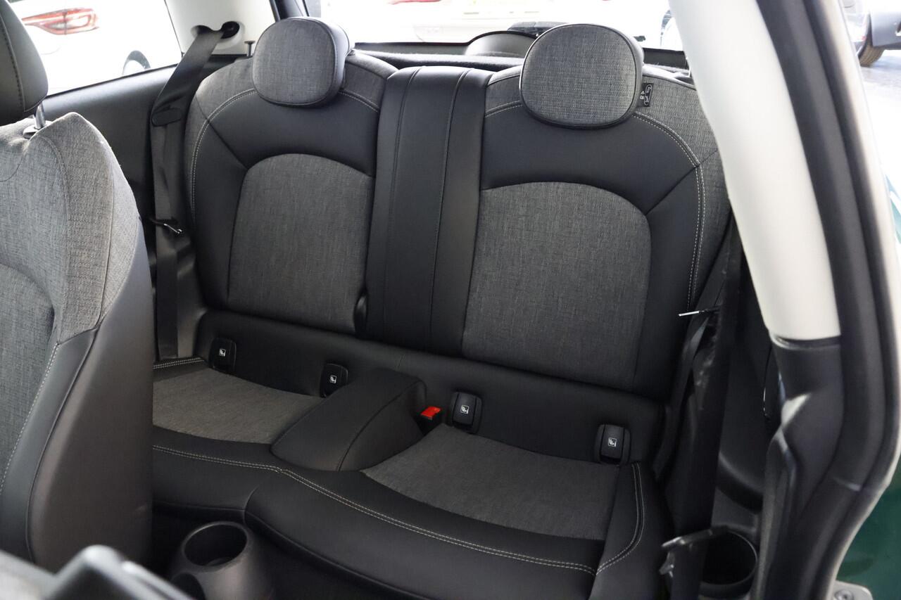 Mini Electric Cooper Collection 33 kWh / LED / Navi / CarPlay / Cruisecontrol