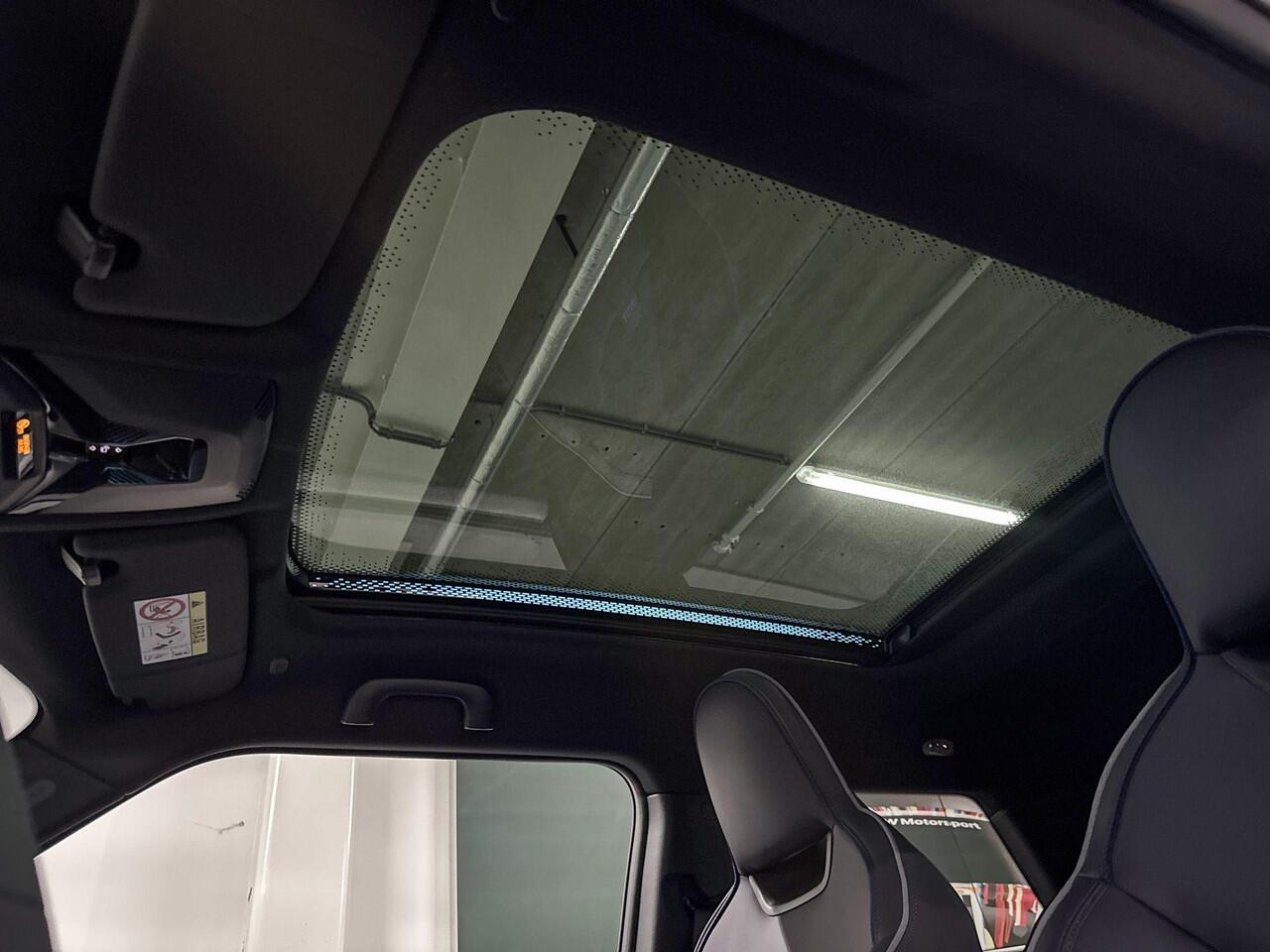 Mini Electric Cooper SE | Favoured Uitvoering | Pakket M | 18" Night Flash Spoke 2-tone