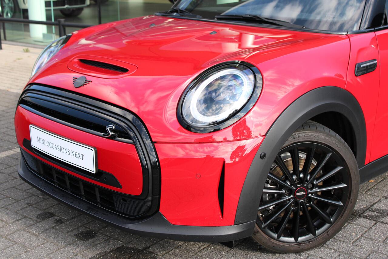 Mini Electric Classic / Panoramadak / Sportstoelen / Achteruitrijcamera / LED / Comfort Access / Park Assistant / Stuurverwarming