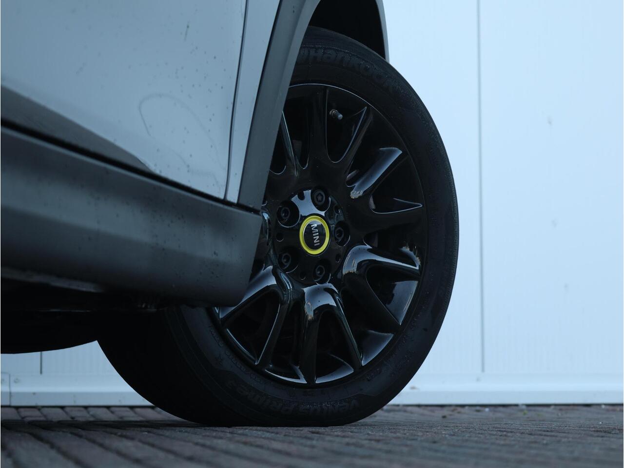 Mini Electric Mini Business Edition 33 kWh Navigatiesysteem/ Sportstoelen/ Climate Control/ Parkeersensoren/ Cruise Control/ LED