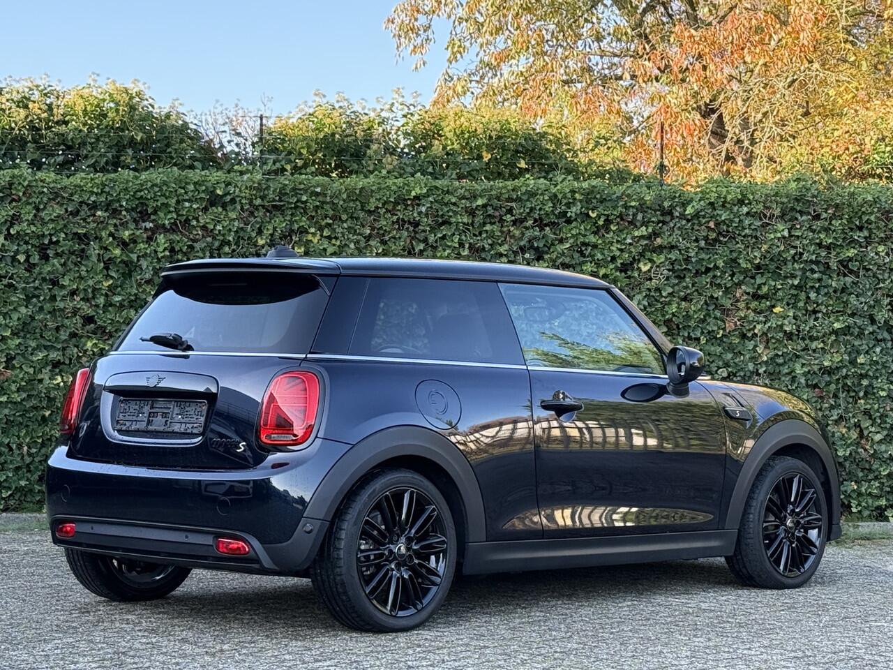 Mini Electric | Piano Black Pack | Sportstoel | Navi | Snellaad | 17" Jet Black | Getint Glas | PDC