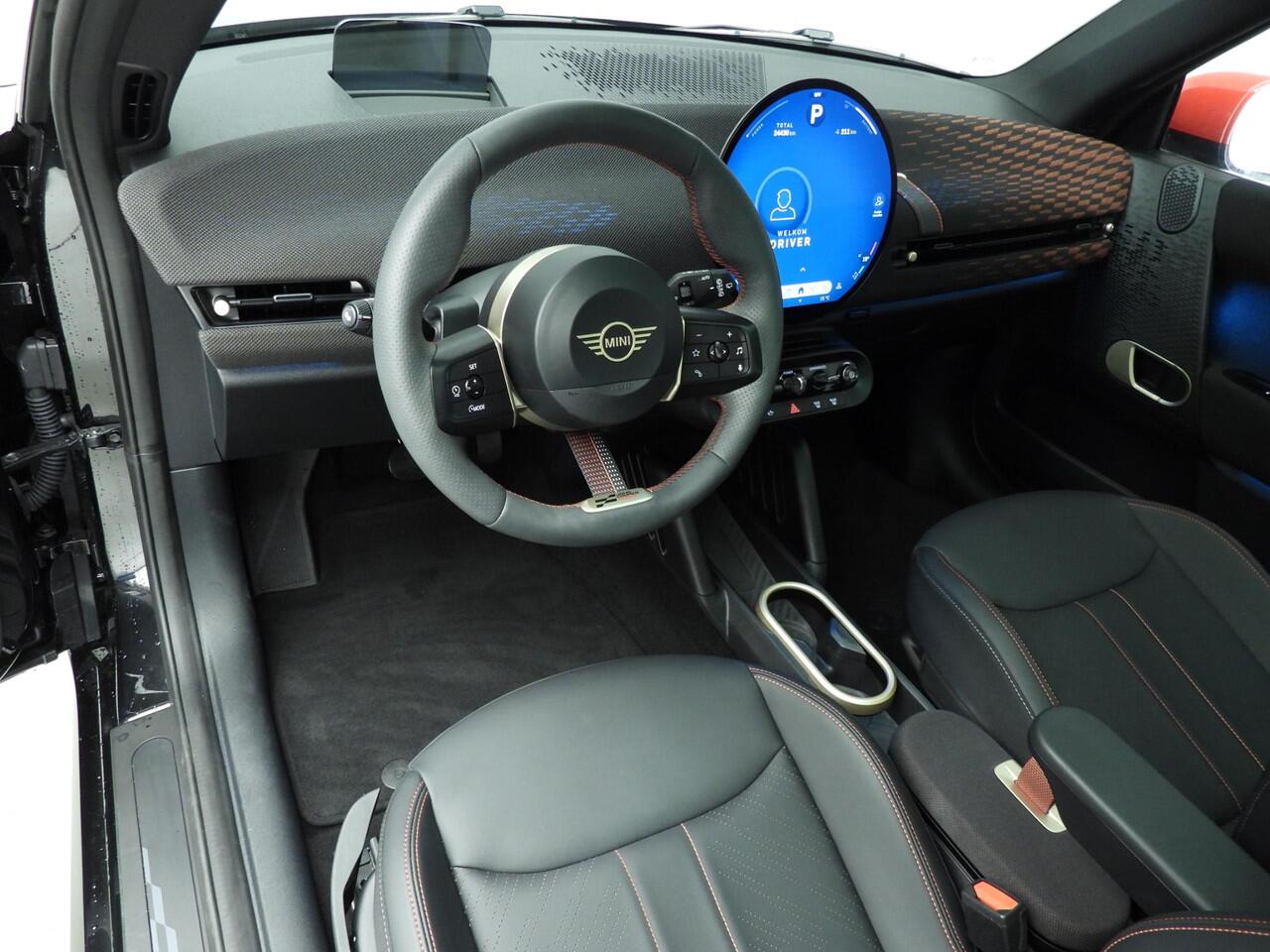 Mini Electric 3-deurs Cooper SE John Cooper Works Panoramadak / Head-up / Park assist / JCW Stoelen / Alu wielen 18 inch