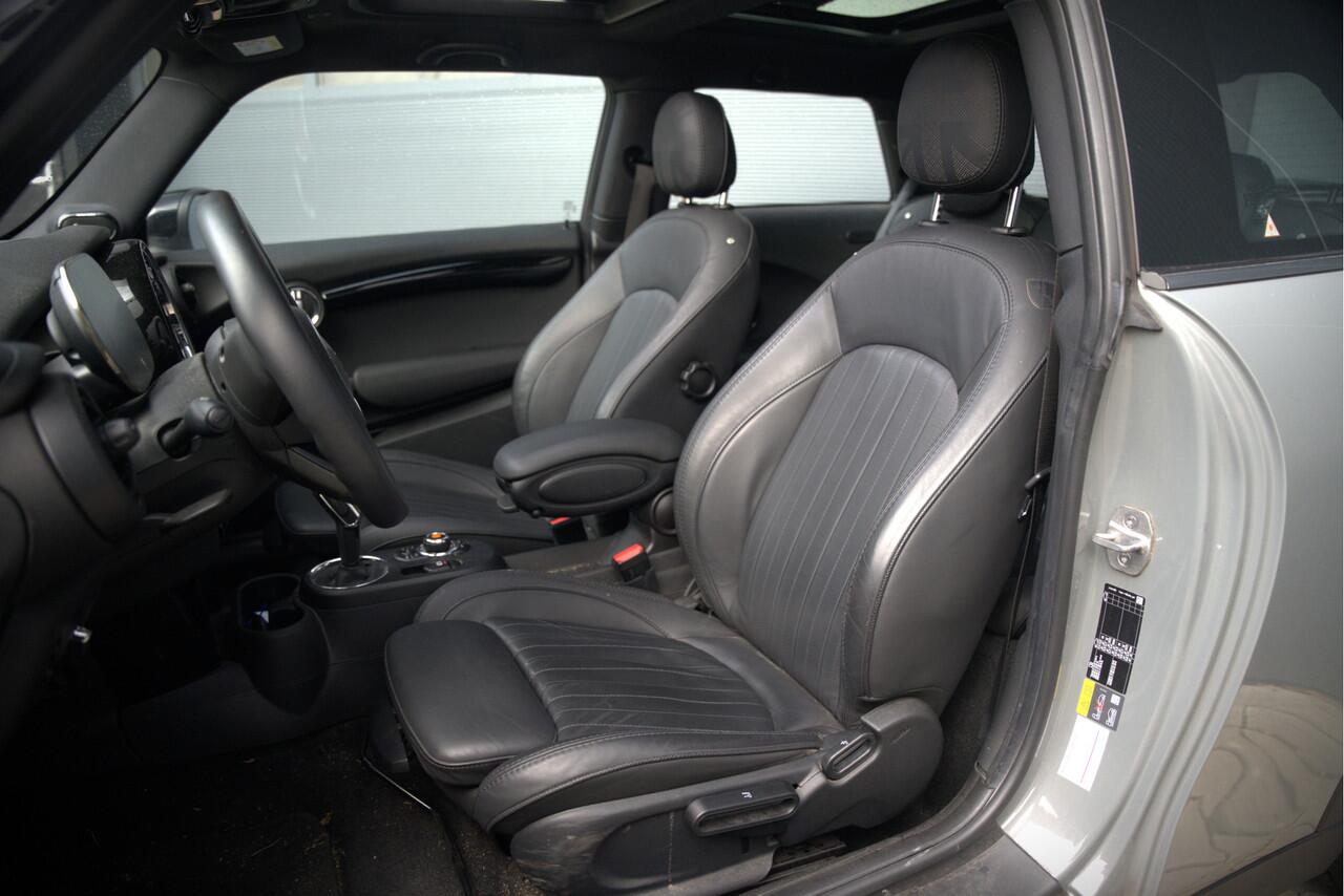 Mini Electric Mini Yours 33 kWh | Panoramadak | Harman Kardon | Head-Up Display | Union Jack | Black Pack | BTW | Stoelverwarming | Keyless | Apple Carplay | Navigatie | Camera | Parkeersensoren | Warmtepomp | Leer | Cruise