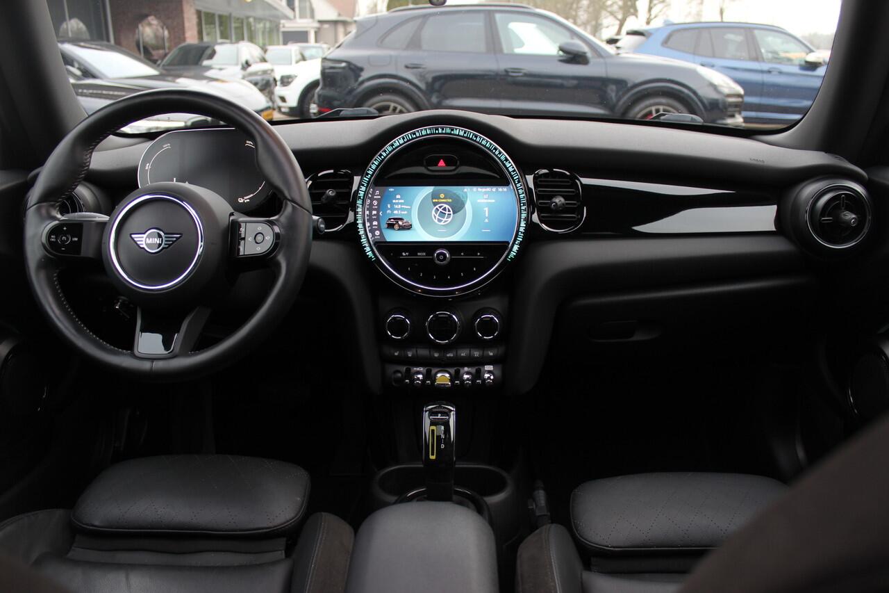 Mini Electric Mini Business Edition 33 kWh / SOH 93% / Panoramadak / Leder / Keyless / 17'' / CarPlay / Navigatie / Stuur+Stoelverwarming / Cruise Control / LED Koplampen