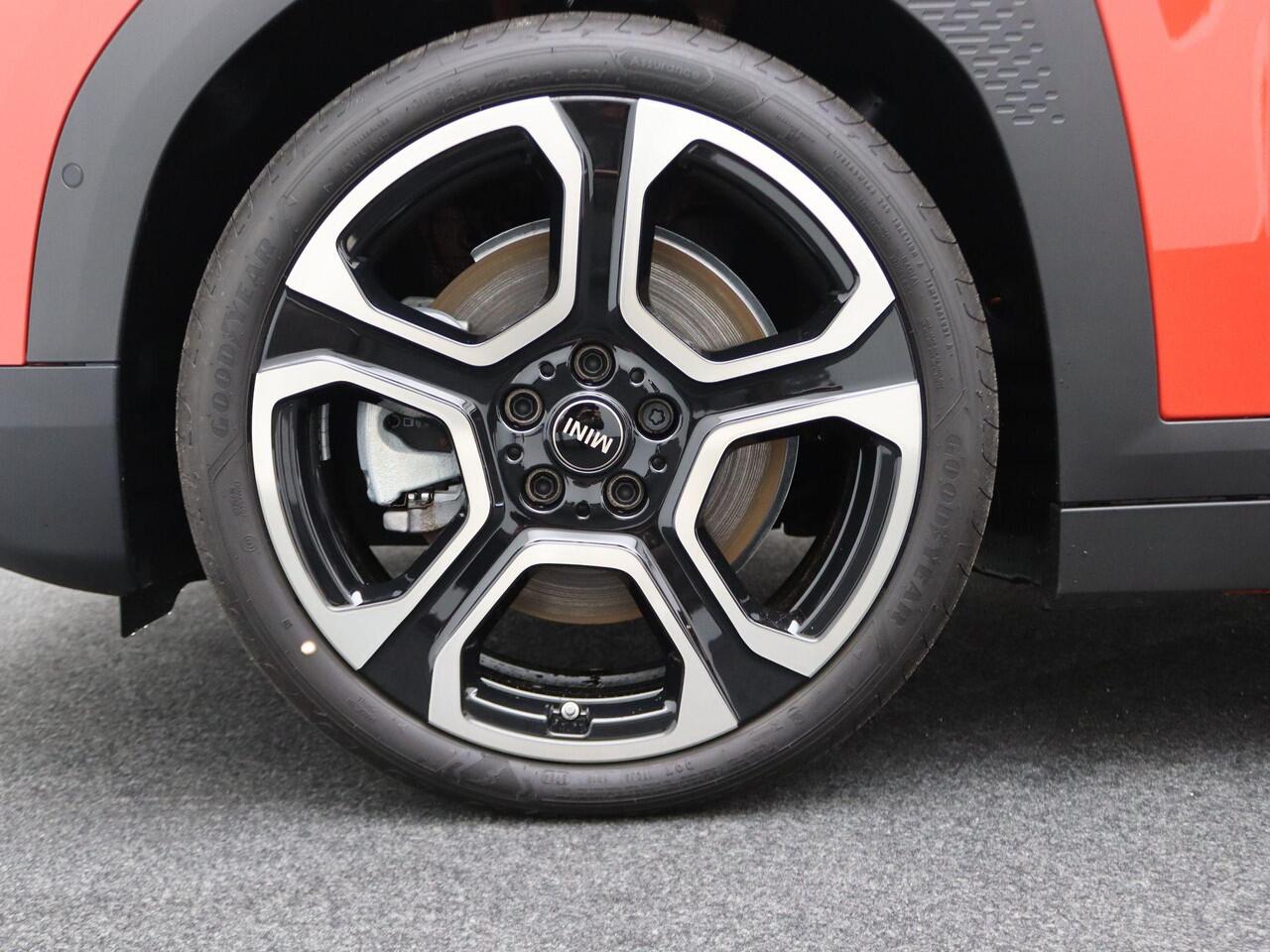 Mini Electric Aceman SE Favoured XL 54.2 kWh Demo voertuig korting per gereden kilometer. Neem contact op voor de actuele prijs