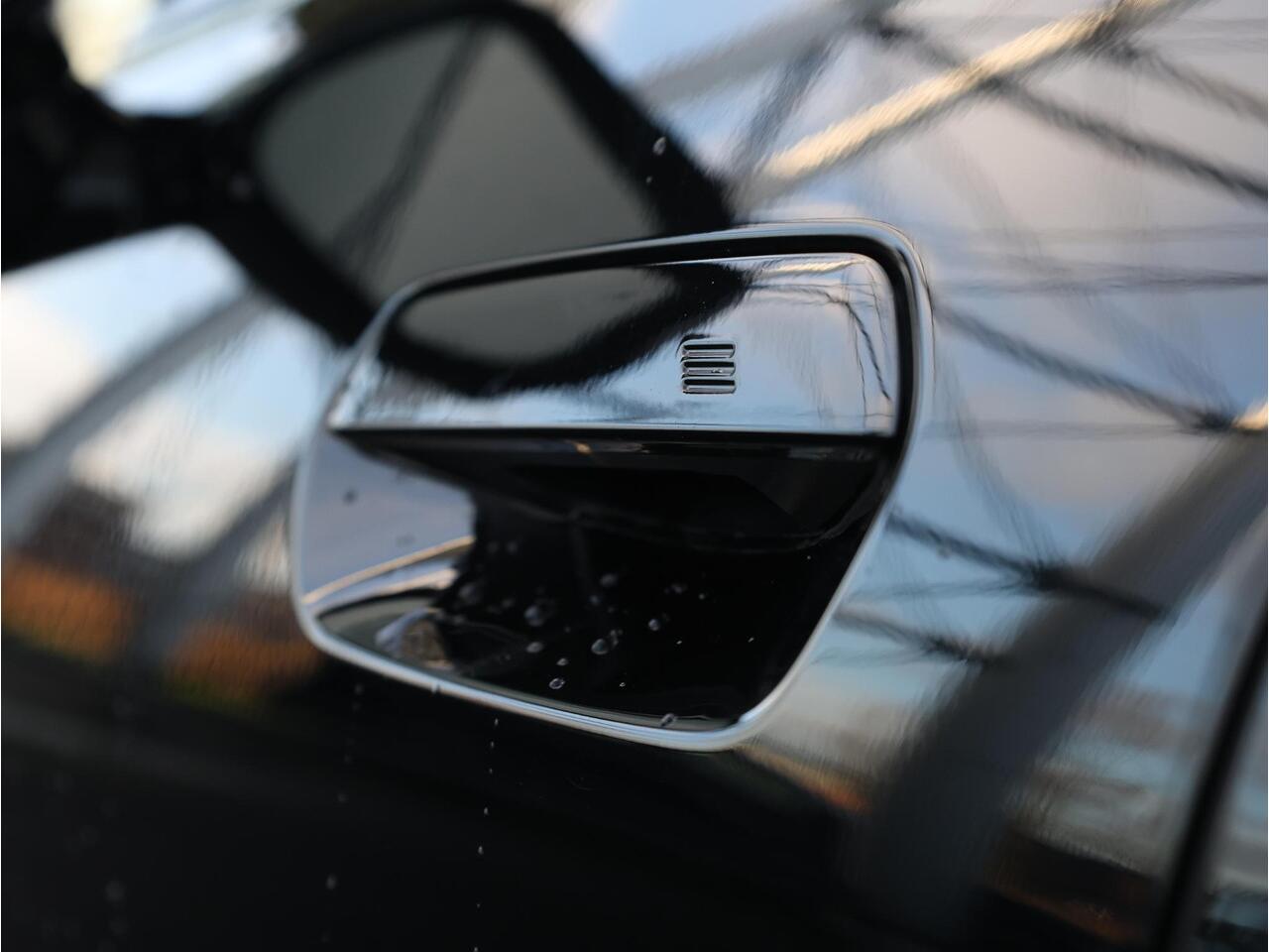 Mini Electric Mini Aceman SE Favoured XL 54.2 kWh Trekhaak Afneembaar/ Stuurwiel verwarmd/ Comfort Access/ Panoramadak/ Elektrische Stoelen met geheugen/ Driving Assistant Plus