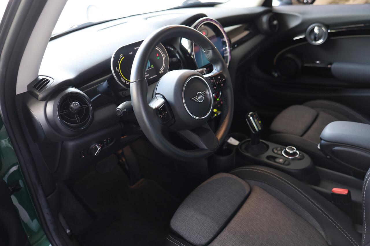 Mini Electric Business Edition 33 kWh slechts 12999 km !