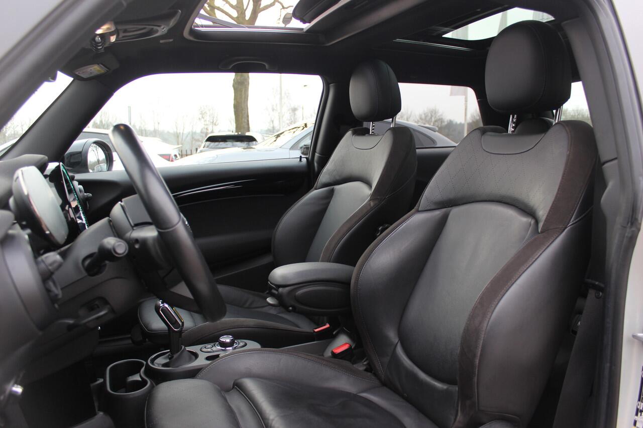 Mini Electric Mini Business Edition 33 kWh / SOH 93% / Panoramadak / Leder / Keyless / 17'' / CarPlay / Navigatie / Stuur+Stoelverwarming / Cruise Control / LED Koplampen