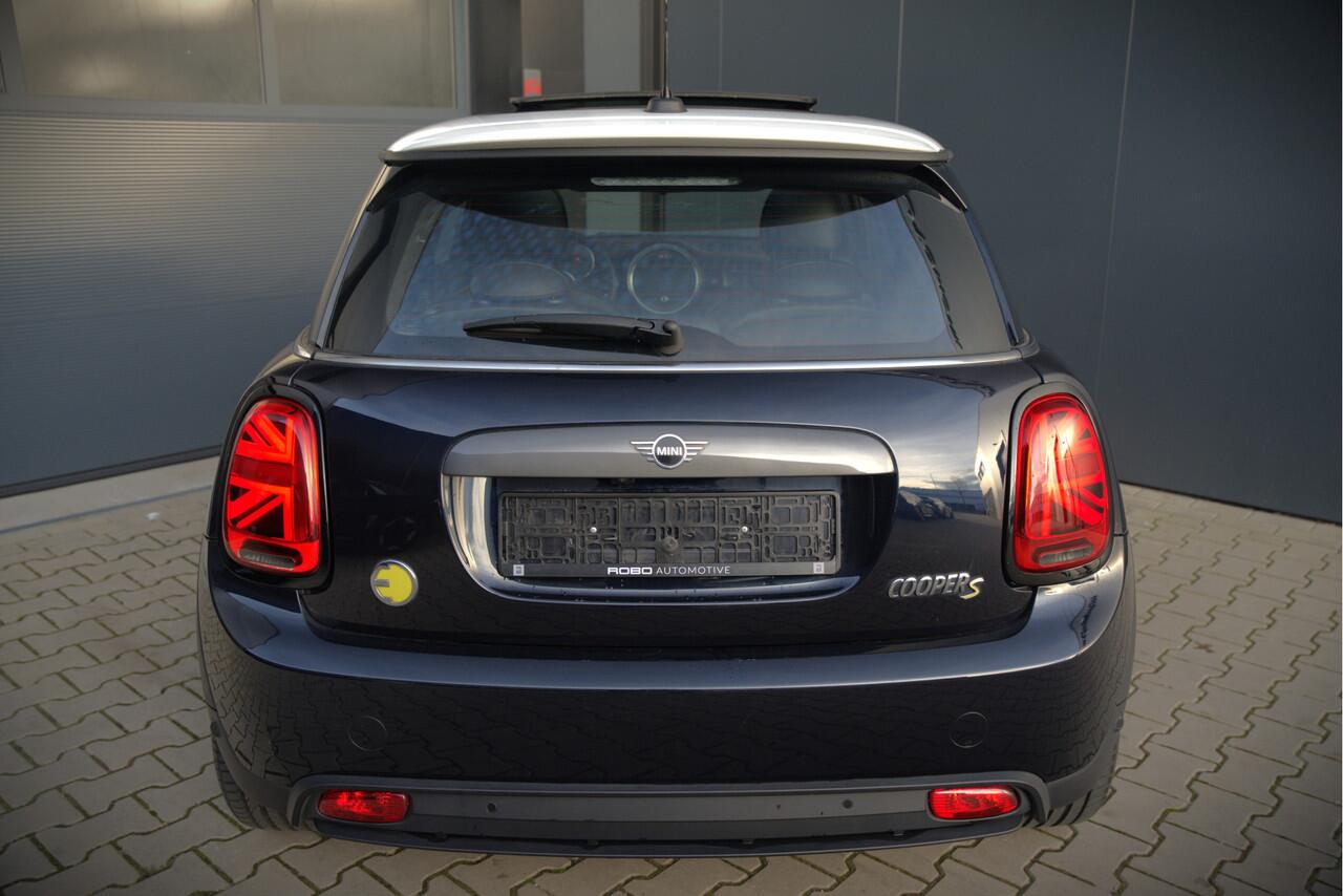 Mini Electric Mini Yours 33 kWh | Panoramadak | Harman Kardon | Head-Up Display | Union Jack | Stoelverwarming | Keyless | Apple Carplay | Navigatie | Camera | Parkeersensoren | Warmtepomp | Leer | Cruise Control | DAB |
