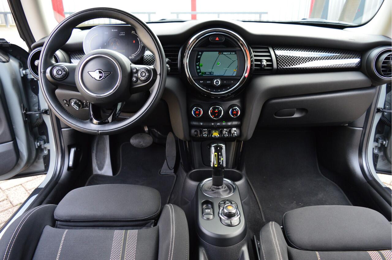 Mini Electric Mini Basic 33 kWh O.a: Navi, Clima, Cruise, Sportstoelen, Carplay, Etc. All-in prijs!