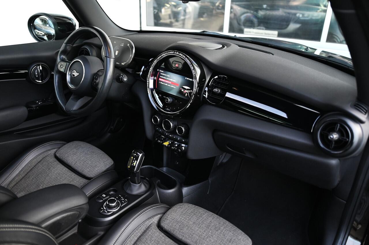 Mini Electric Classic / Panoramadak / Sportstoelen / Comfort Access / Stuurverwarming / LED / Airconditioning / Cruise Control / PDC