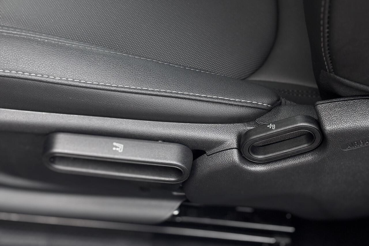 Mini Electric Cooper SE 33 kWh | Camera | Sportleder | Comfort Access | Stoelverwarming | LED